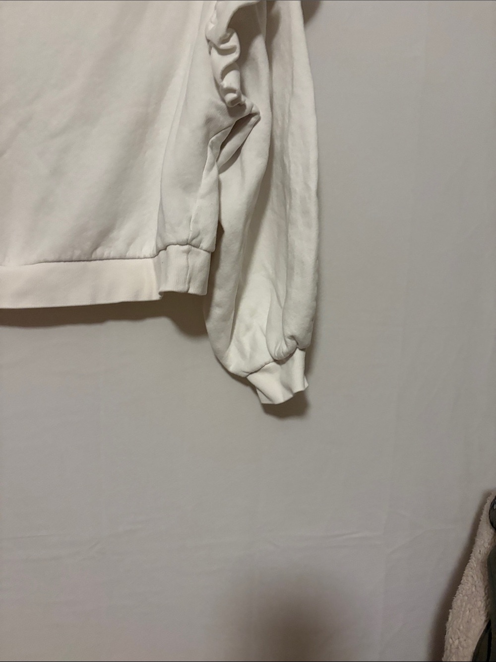 Zara white Ruffle-Shoulder Cropped Sweatshirt - Picture 7 of 8